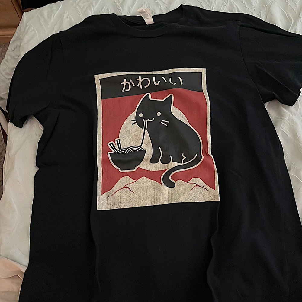Black cat with noodles shirt Large unisex
